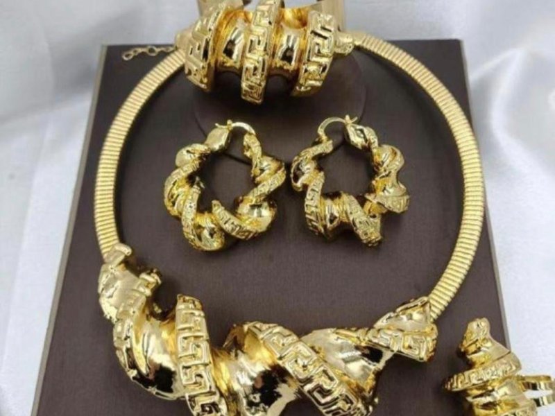 elegant-gold-silver-jewelry-sets-for-every-occasion-oyiza-jewelries-small-8