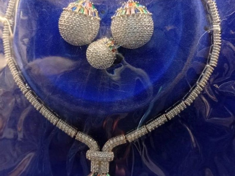 elegant-gold-silver-jewelry-sets-for-every-occasion-oyiza-jewelries-small-4