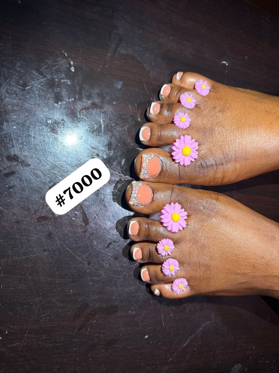 abbie-beauty-tavern-royal-pedicure-nail-art-big-0