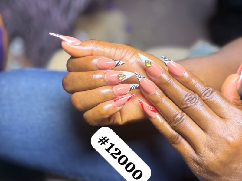 abbie-beauty-tavern-royal-pedicure-nail-art-small-1