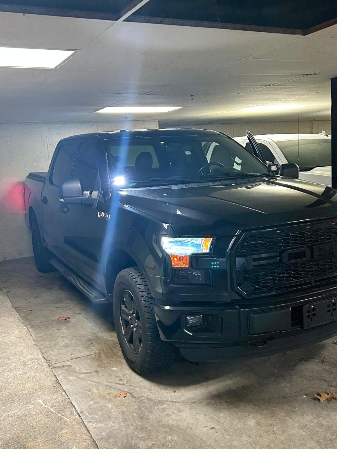 otnet-autos-2015-ford-f-150-xlt-4x4-supercrew-black-big-4