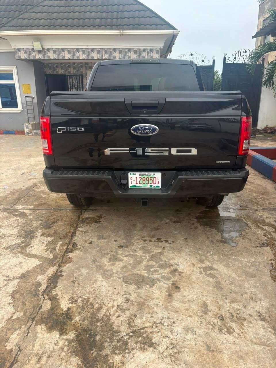 otnet-autos-2015-ford-f-150-xlt-4x4-supercrew-black-big-1