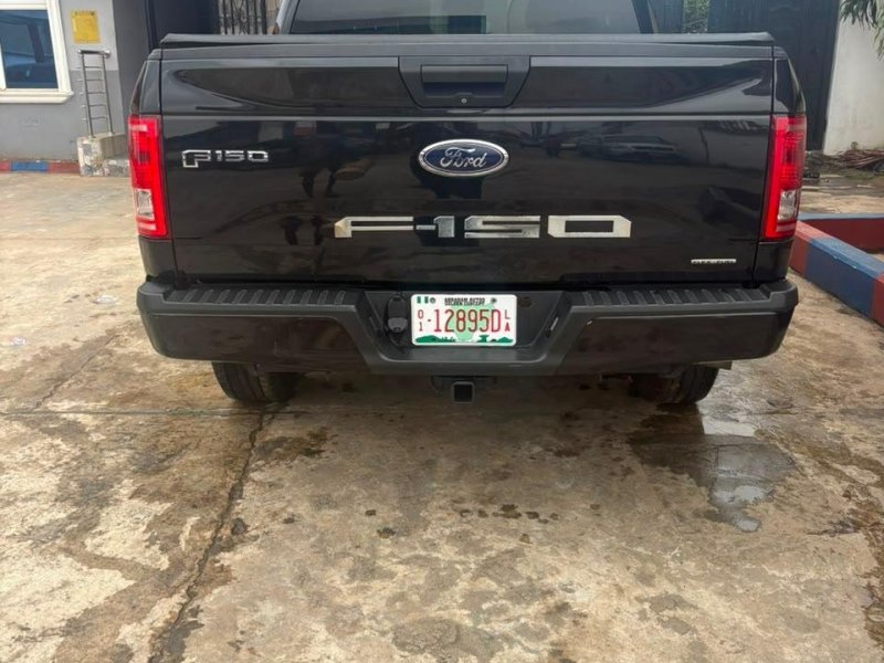 otnet-autos-2015-ford-f-150-xlt-4x4-supercrew-black-small-1